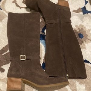 Brown knee high suede KOOLABURRA by UGG boots.